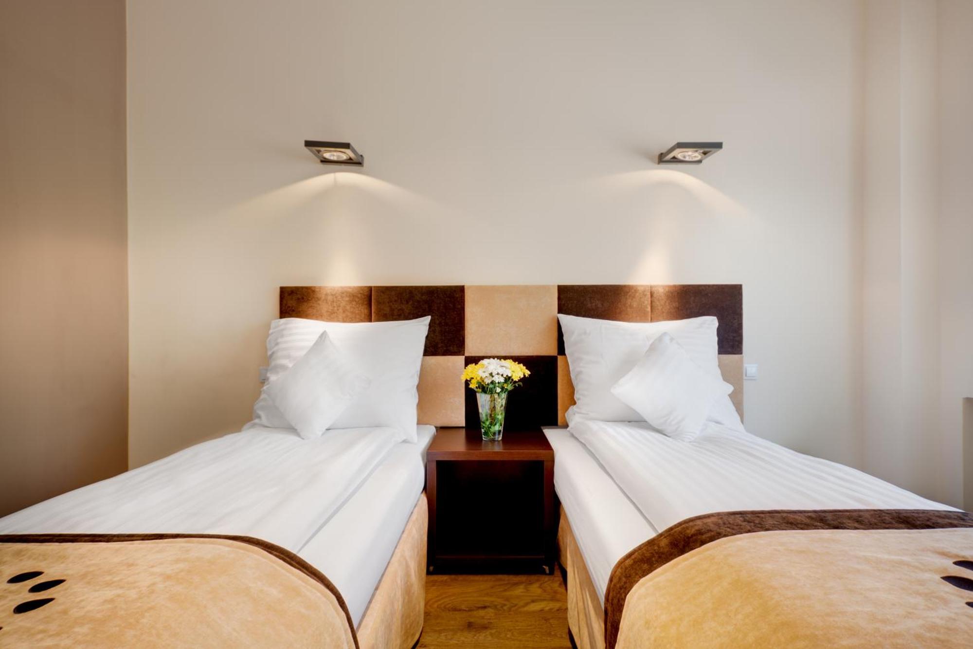 Twin Room,1214299678:JPEG